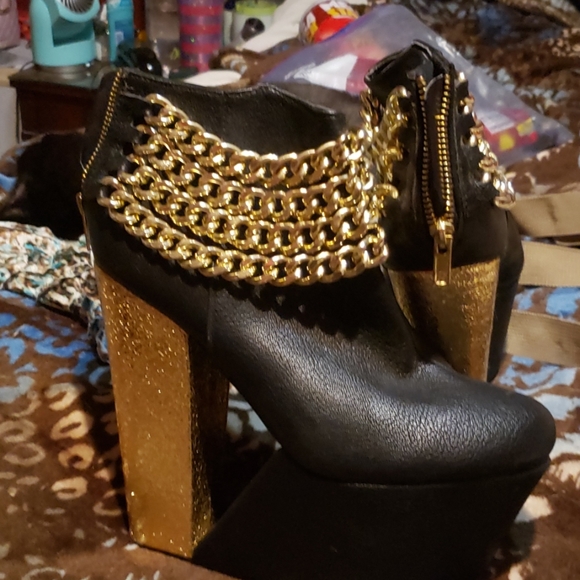 Gold and black chain platform ankle boots - Picture 2 of 4